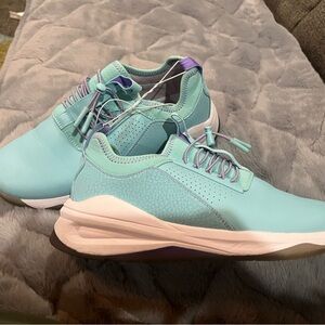 Like new clove classic light blue sneakers ladies 9 men’s 7.5